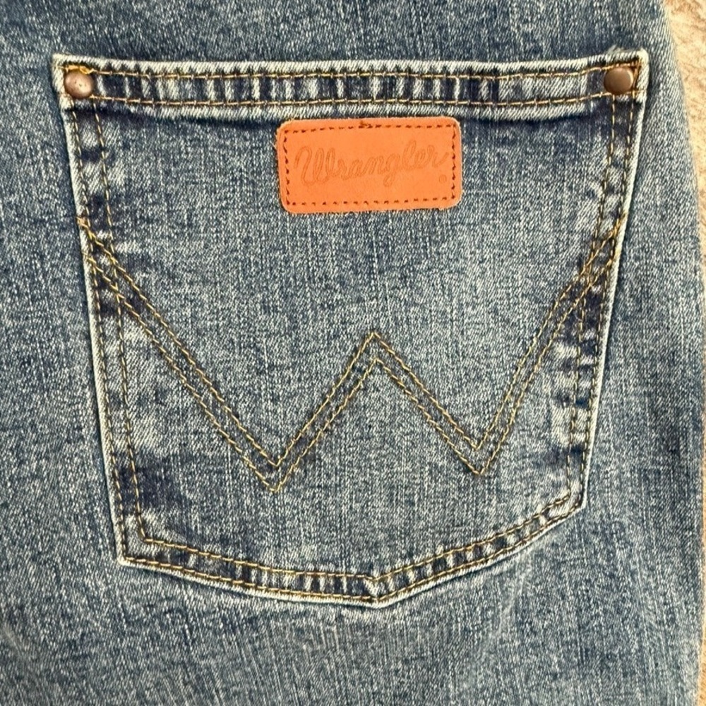 Wrangler Women's Cowboy Cut High Rise Straight Leg Jeans, Medium Wash,3/4x34 NWT - Picture 11 of 13